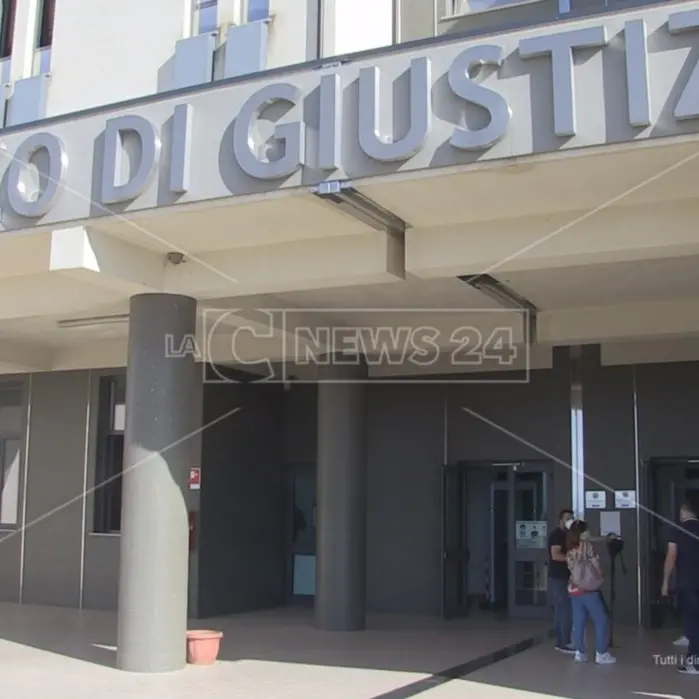 Spaccio di droga a Corigliano-Rossano: bocche cucite davanti ai giudici per i primi cinque indagati
