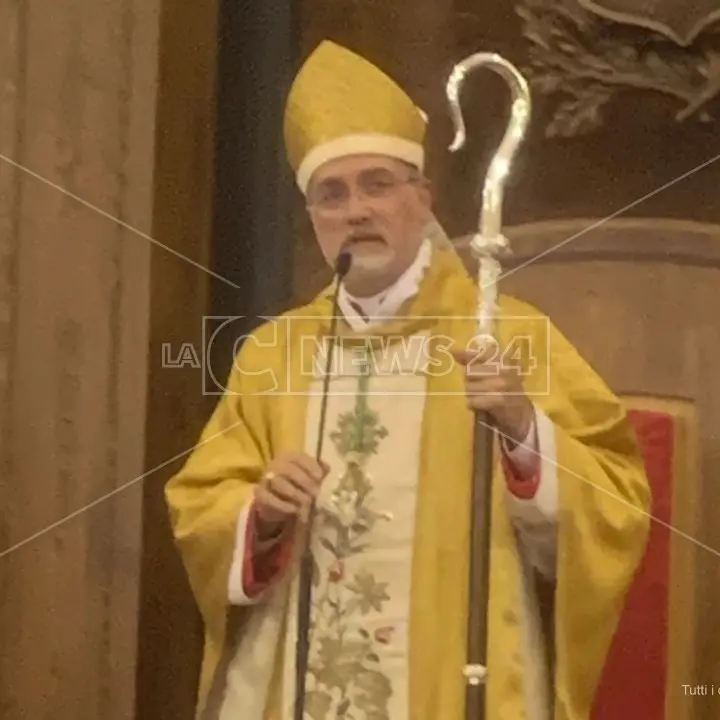 Diocesi Mileto, il nuovo vescovo si presenta ai fedeli: «I figli sono il più grande dono che Dio vi ha fatto»