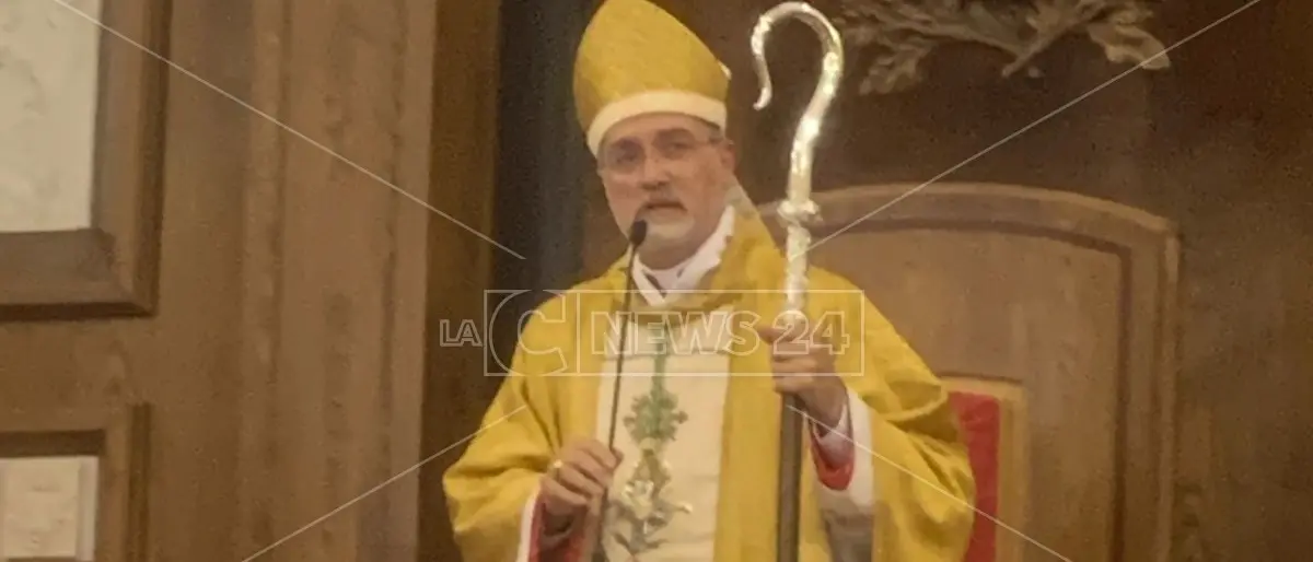 Diocesi Mileto, il nuovo vescovo si presenta ai fedeli: «I figli sono il più grande dono che Dio vi ha fatto»