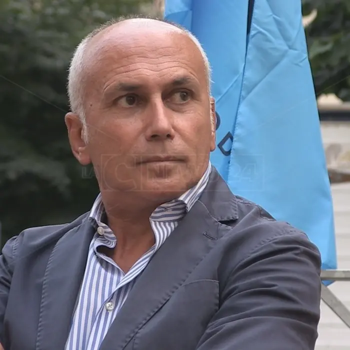 Elezioni Cosenza, Franz Caruso annuncia querela contro Tansi: «Ha violato il silenzio elettorale»