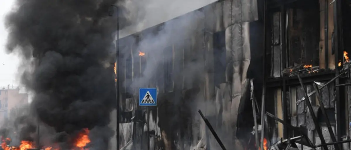 Aereo precipitato a Milano, le ultime parole del pilota: «Chiedo rientro». Poi lo schianto