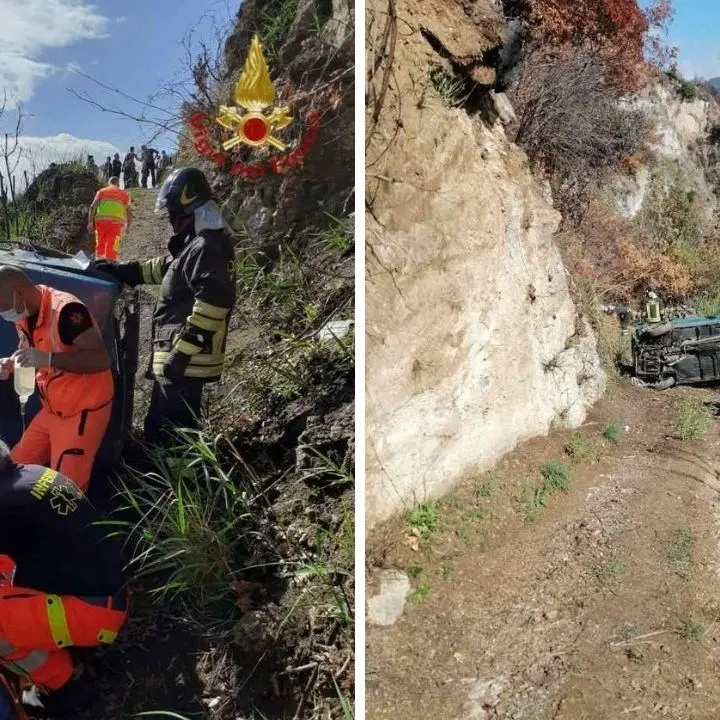 Incidente nel Reggino, precipitano con l’auto in una scarpata: due persone ferite