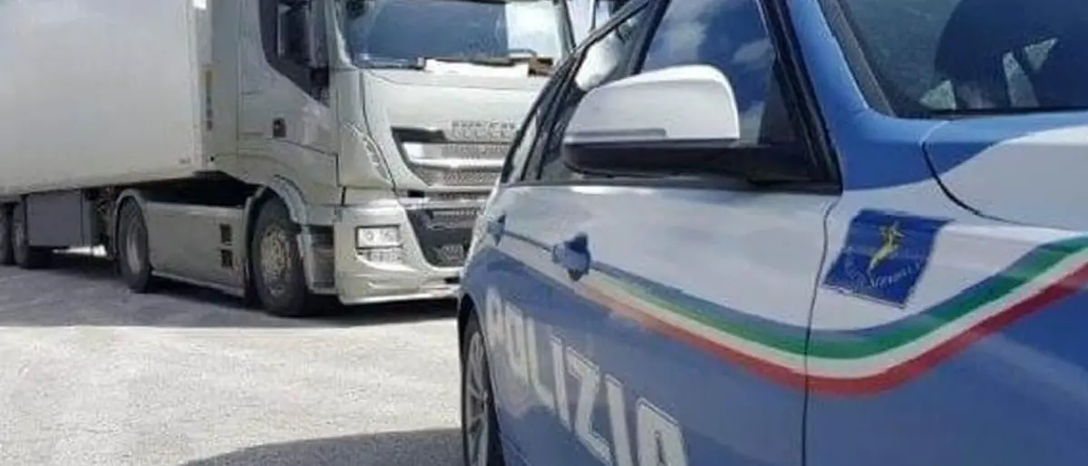 Crotone, scoperto dispositivo anti-inquinamento illegale in un camion: sanzionato conducente