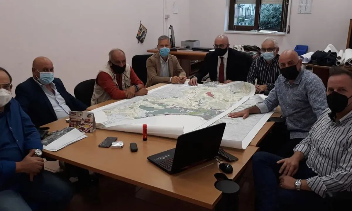 Crotone, viabilità nel quartiere Tufolo Farina: l’Amministrazione comunale incontra il comitato cittadino