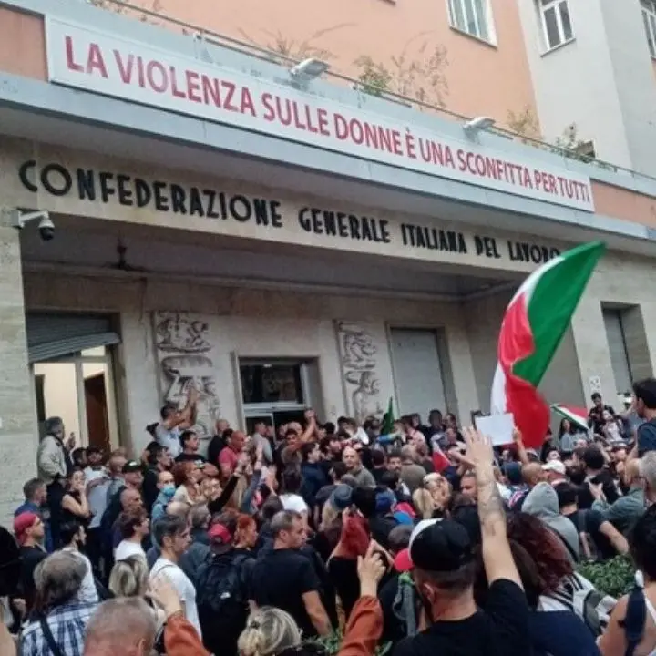 Assalto alla sede della Cgil a Roma, il segretario Landini: «Un atto di squadrismo fascista»