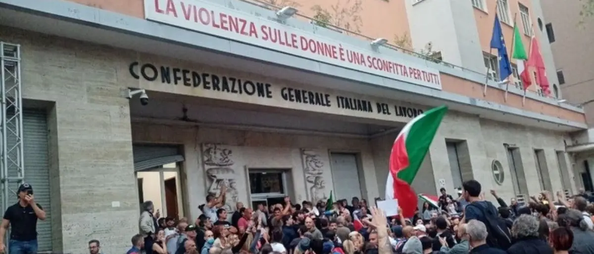 Assalto alla sede della Cgil a Roma, il segretario Landini: «Un atto di squadrismo fascista»