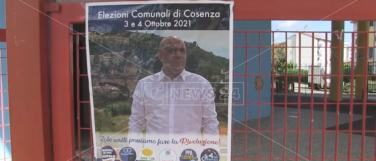 Cosenza, la segreteria elettorale dell’assessore De Cicco negli uffici pubblici del Comune