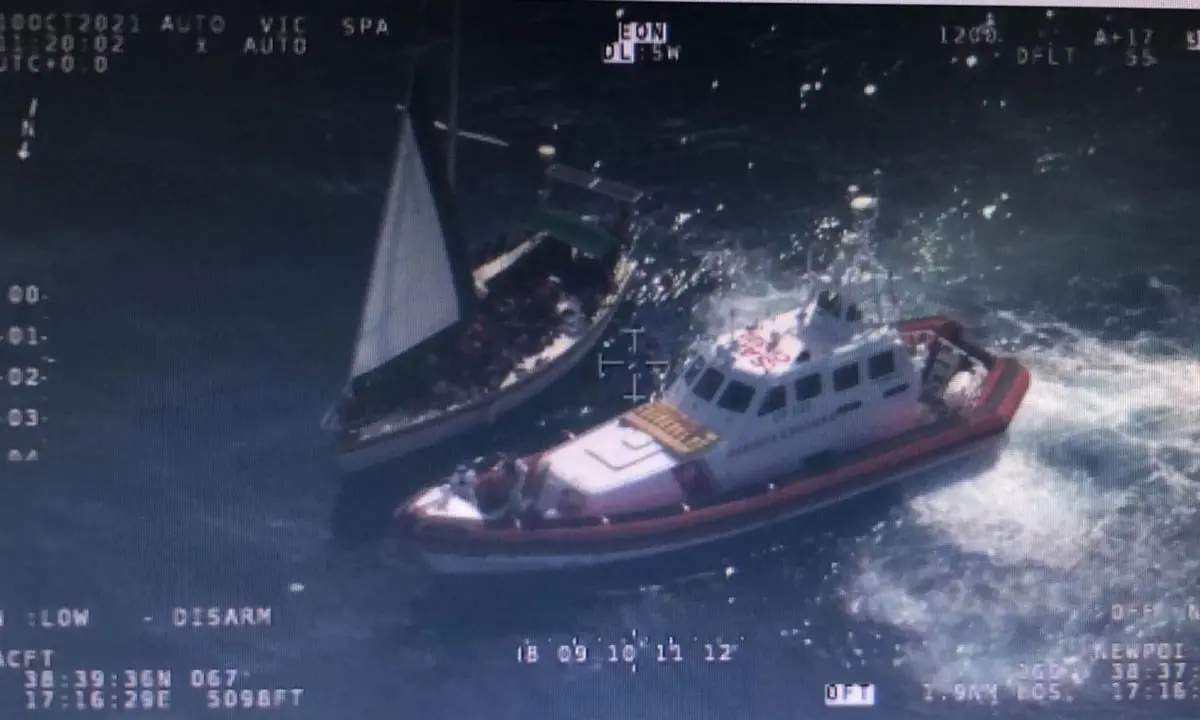 Nuovo sbarco a Crotone: 77 migranti soccorsi dalla Guardia costiera