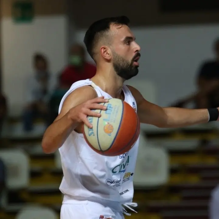 Basket Serie B, Torrenova allunga e resiste: primo ko per la Viola Reggio Calabria