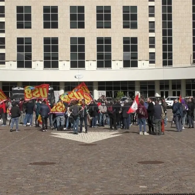 Sanità, ospedali al collasso e graduatorie bloccate: protesta degli idonei alla Regione