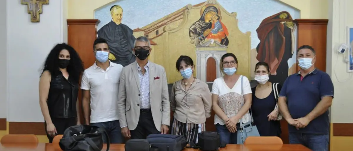 Isola Capo Rizzuto, “Frammenti di Vita” di Fulciniti diventa libro di testo alla scuola media paritaria