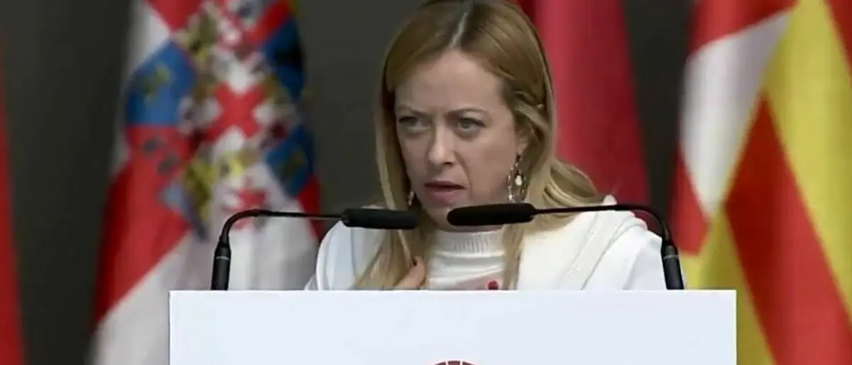 Giorgia Meloni a Madrid, il suo tormentone in spagnolo: «Yo soy Giorgia, soy una mujer…» - VIDEO