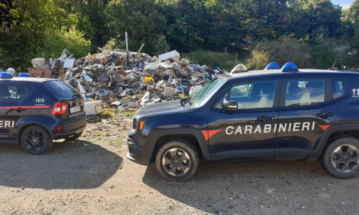 Sequestrata discarica abusiva nel Crotonese, denunciato dipendente comunale di Savelli