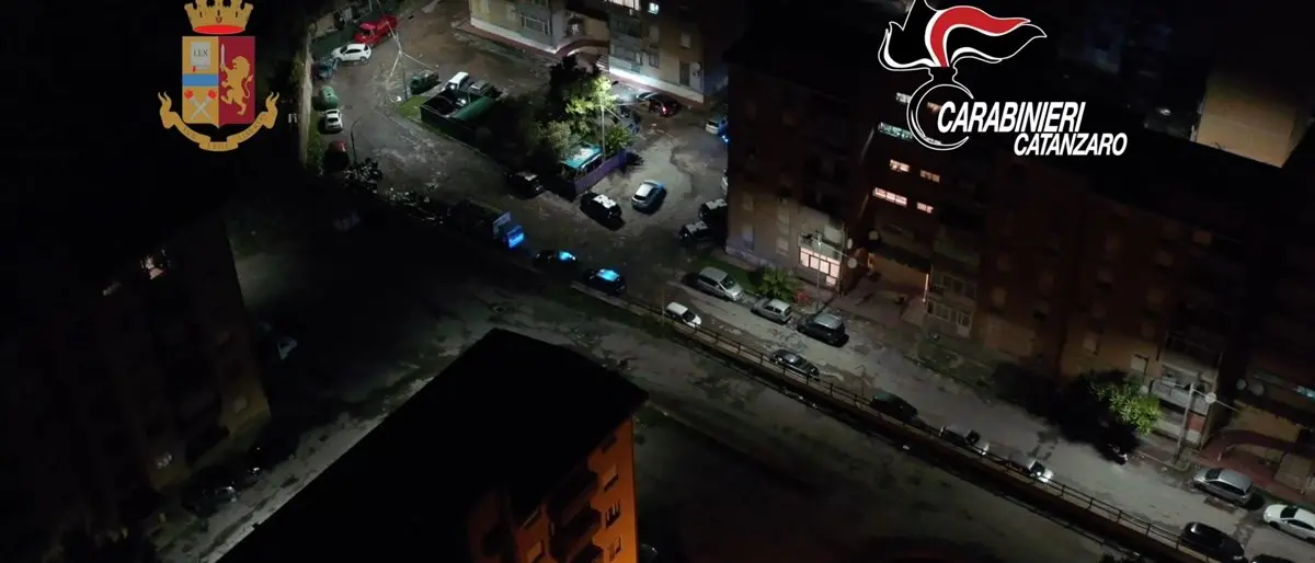 Arresti a Catanzaro, il market della droga attivo 24 ore su 24: a consegnare le dosi anche minori