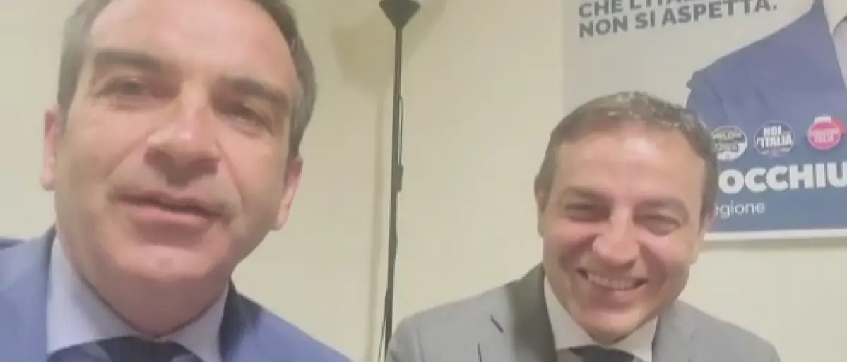 Ballottaggio Cosenza, Roberto Occhiuto scende in piazza per sostenere Francesco Caruso