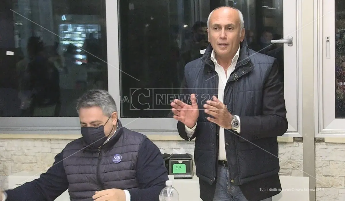 Ballottaggio Cosenza, Franz Caruso: «In centro nessuno spazio disponibile per chiudere campagna elettorale»