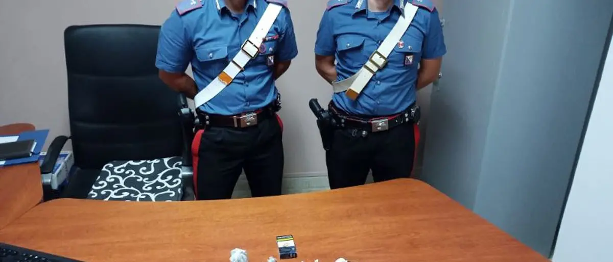 In auto con cocaina, marijuana e hashish divise in dosi: arrestato 29enne nel Crotonese