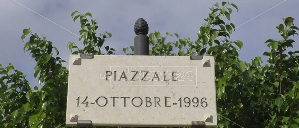 Corpi sollevati dal fango con le ruspe: nel racconto di chi c’era il ricordo dell’alluvione di Crotone