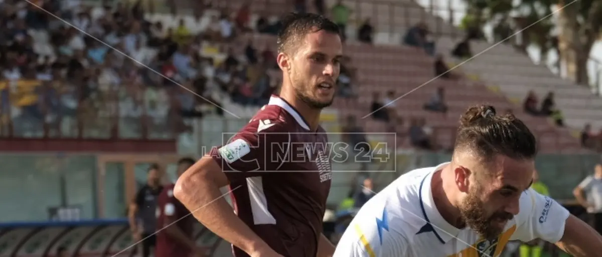 Reggina, rinnovo con Crisetig: è fatta fino al 2024. Il calciatore: «Credono in me»