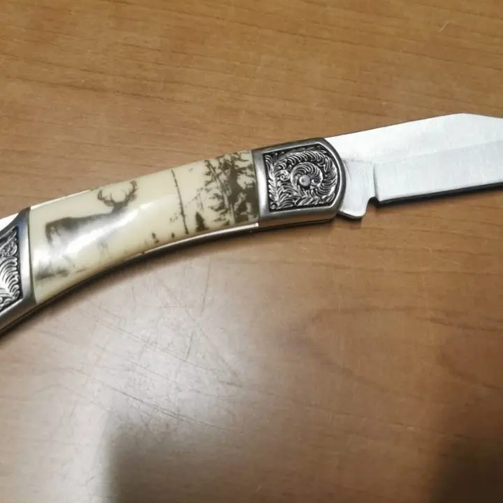 Crotone, buca una ruota all’auto dei carabinieri: arrestato 25enne