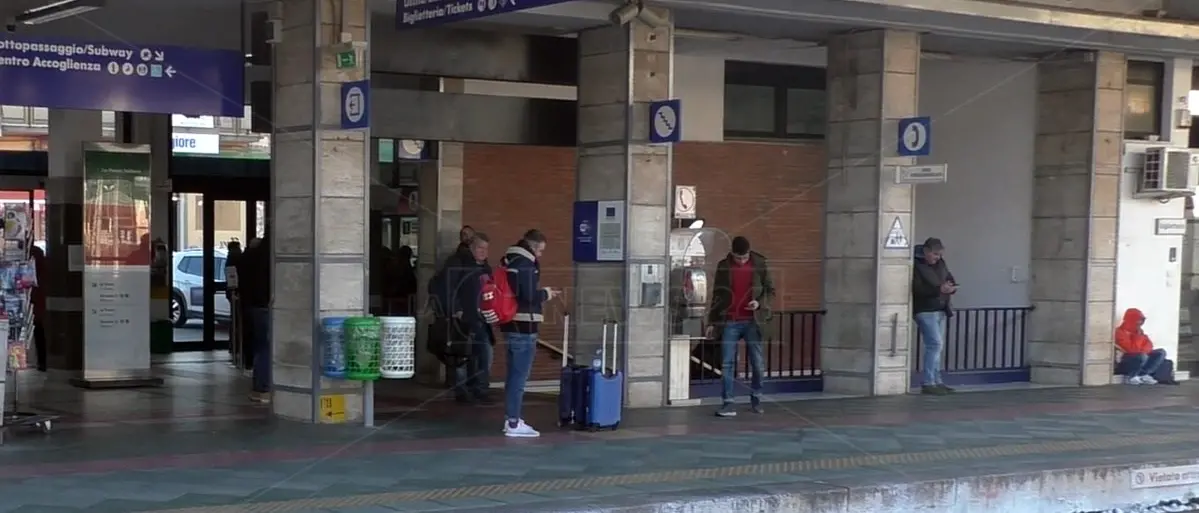 Lamezia, ancora un’aggressione alla Polfer: «Servono più uomini e dotazioni»