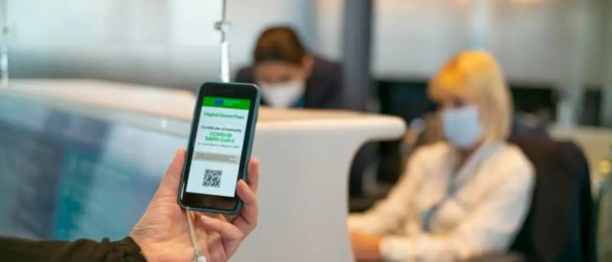 È il giorno del Green pass obbligatorio: l’Italia rischia il blocco, le sanzioni previste per chi è senza