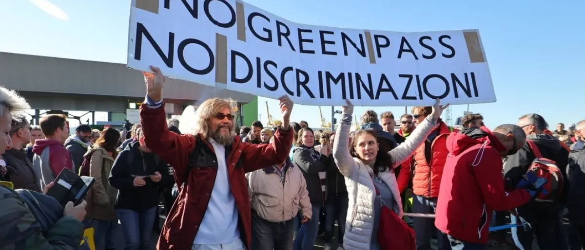 Green pass obbligatorio, allerta per proteste e contestazioni: la situazione in Italia e in Calabria - LIVE