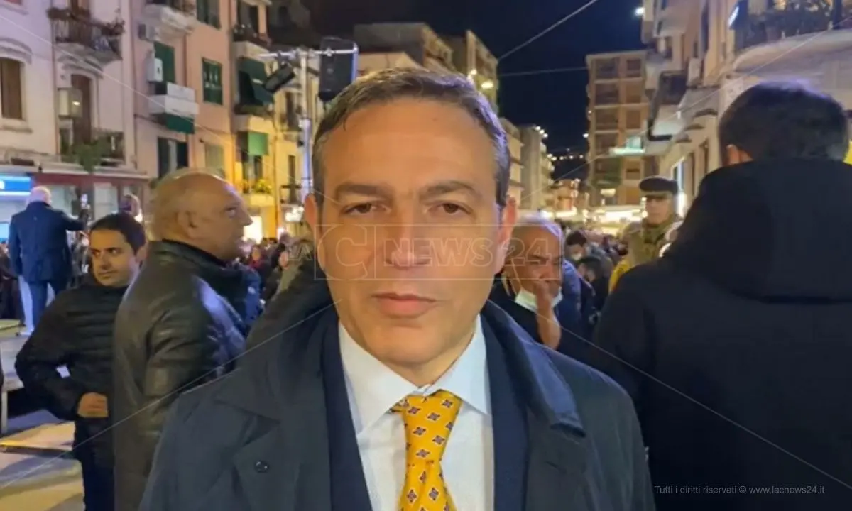 Ballottaggio Cosenza, l’ultimo appello di Francesco Caruso: «Dall’altra parte ci sono i distruttori della città»