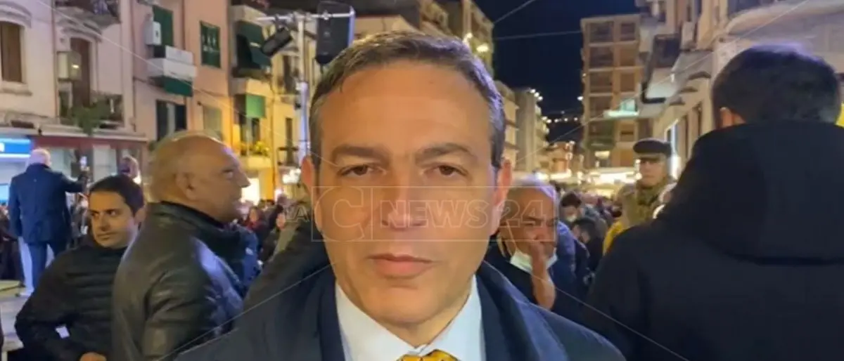 Ballottaggio Cosenza, l’ultimo appello di Francesco Caruso: «Dall’altra parte ci sono i distruttori della città»