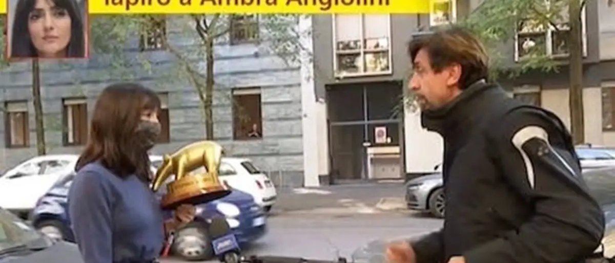 Tapiro all’Angiolini, Striscia replica alle critiche e alla ministra: «Quanta ipocrisia, Ambra mai in difficoltà»