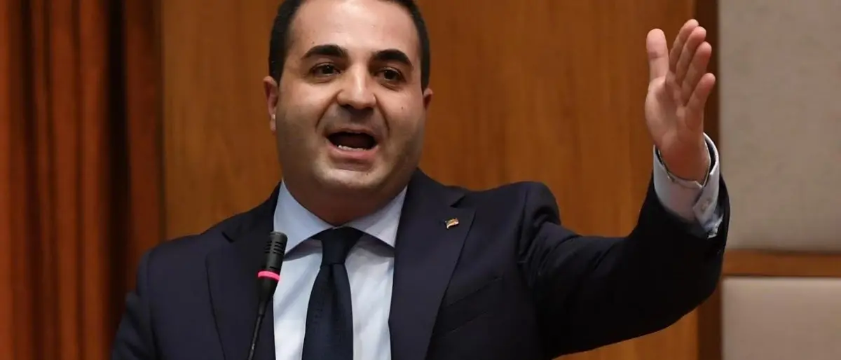 La figuraccia di Cannizzaro su Alitalia: promette nessun licenziamento, dopo poche ore arriva la cassa integrazione