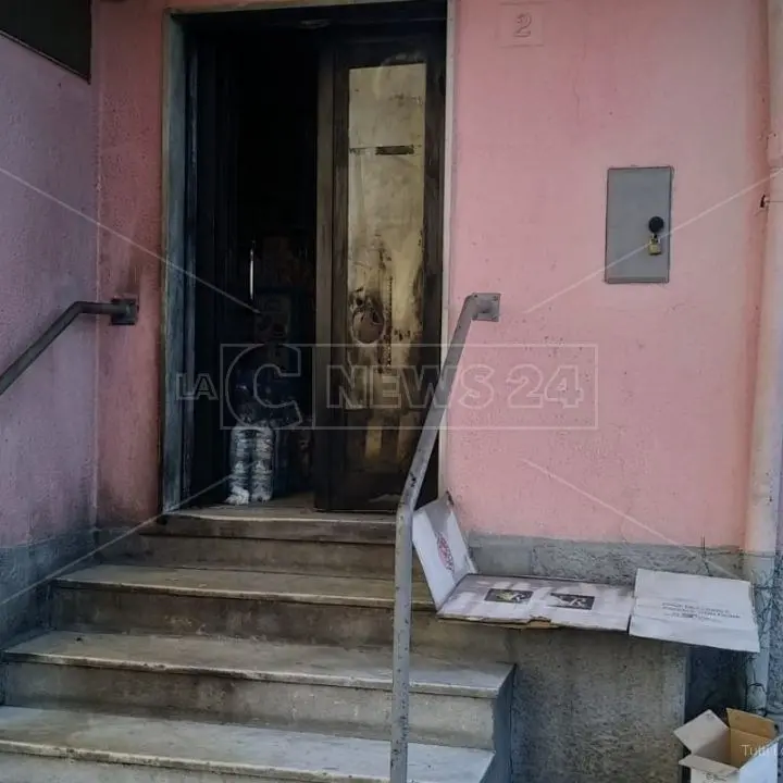 Crotone, incendio in un negozio di alimentari: non si esclude la matrice dolosa
