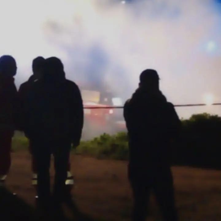 Corigliano Rossano, migrante morto in un incendio: corpo carbonizzato trovato in un capannone