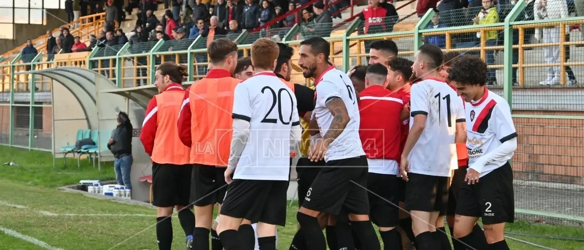 Eccellenza: prima vittoria per l’Acri, 3 punti scaccia crisi della Paolana