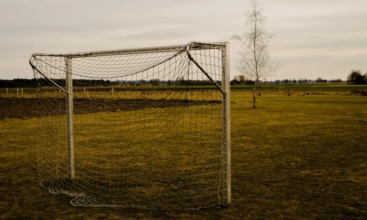 Bimba di 5 anni muore travolta da una porta di calcio, tragedia in Abruzzo