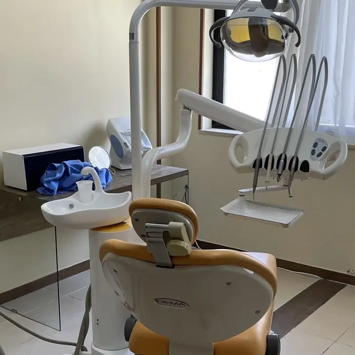 Esplosione in uno studio dentistico, in gravi condizioni medico e assistente