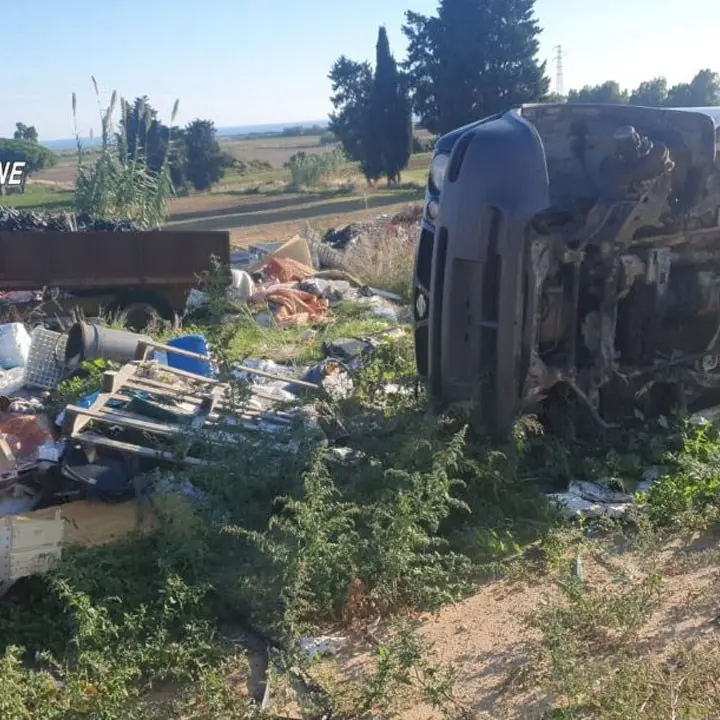 Sequestrate cinque discariche abusive nel Crotonese: sei persone denunciate