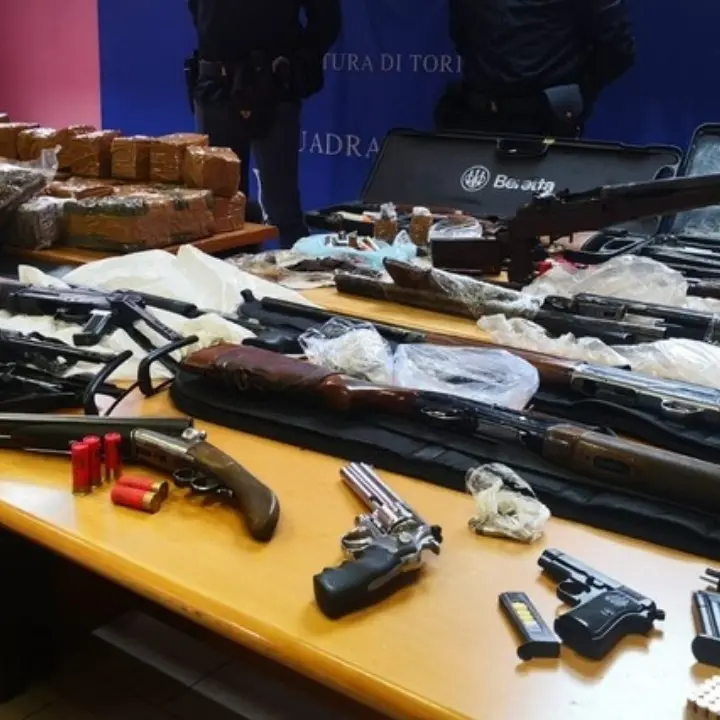 Droga e armi nel garage, 31enne calabrese arrestato a Torino