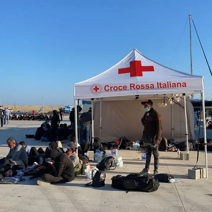 Migranti, quattro sbarchi in un giorno nella Locride: soccorse altre 87 persone a Roccella