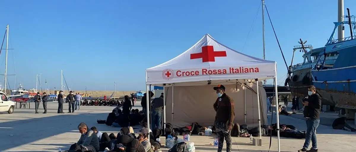 Migranti, quattro sbarchi in un giorno nella Locride: soccorse altre 87 persone a Roccella