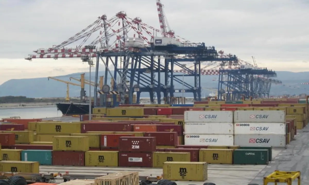 Porto di Gioia Tauro, record italiano di container movimentati: 8.514 in 24 ore