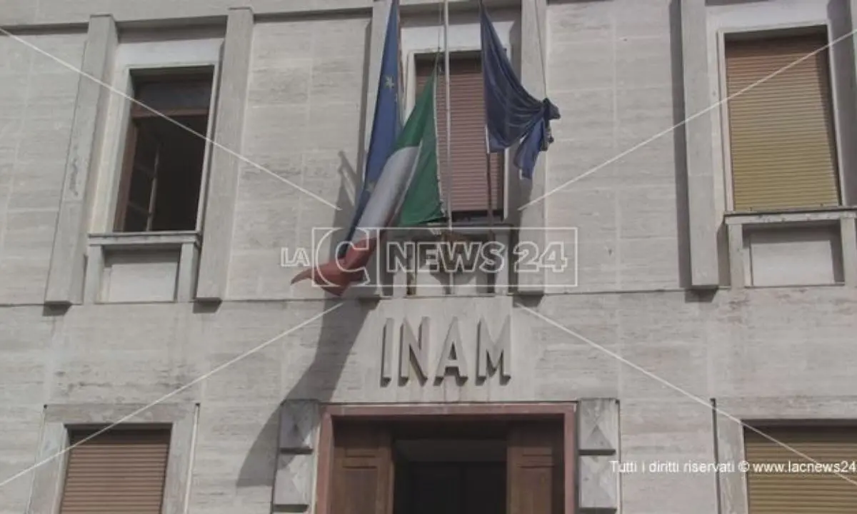 Cosenza, vince concorso in pandemia ma l’Asp non lo impiega: il tribunale ordina l’assunzione