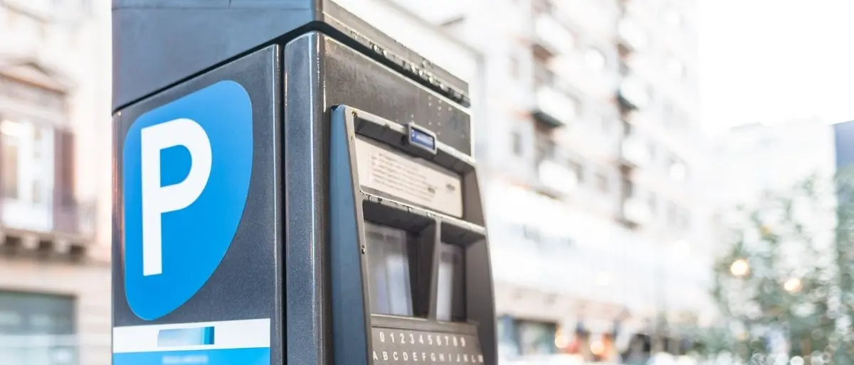 Vibo, parcometri fuori servizio ma le multe arrivano lo stesso: «Cosa aspetta la ditta a ripararle?»