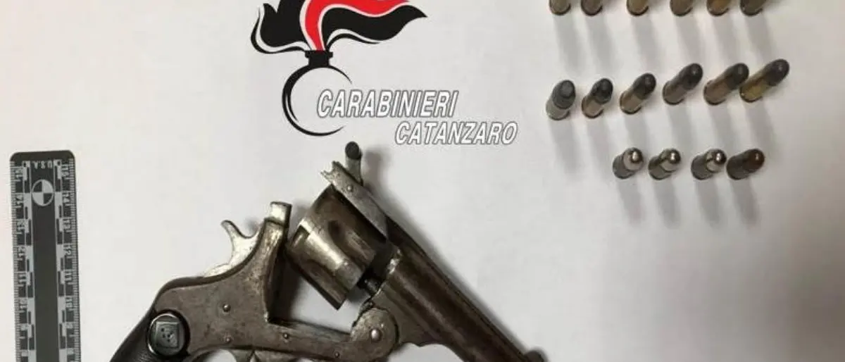 Maida: nascondeva una pistola revolver pronta all’uso in casa, denunciato 38enne