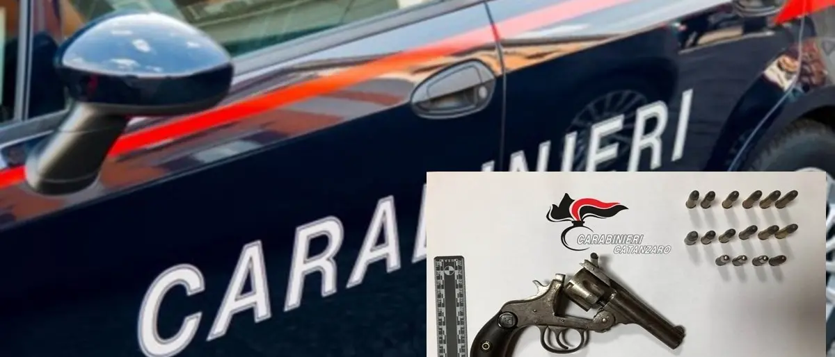 Maida, aveva una pistola carica detenuta illegalmente in camera da letto e diverse munizioni: denunciato