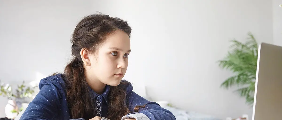 Scuole chiuse per il maltempo in Calabria ma la didattica a distanza si può fare solo per il Covid