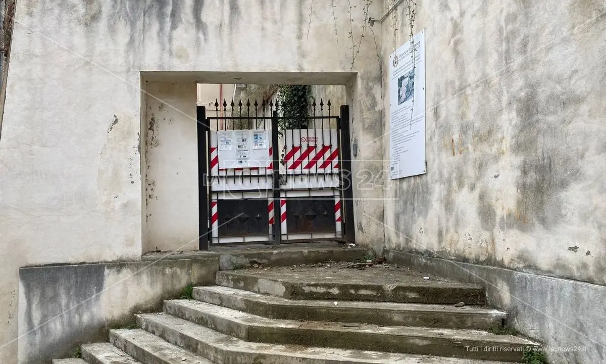 Cosenza, morto operaio per un malore nel cantiere nell’ex convento delle Canossiane