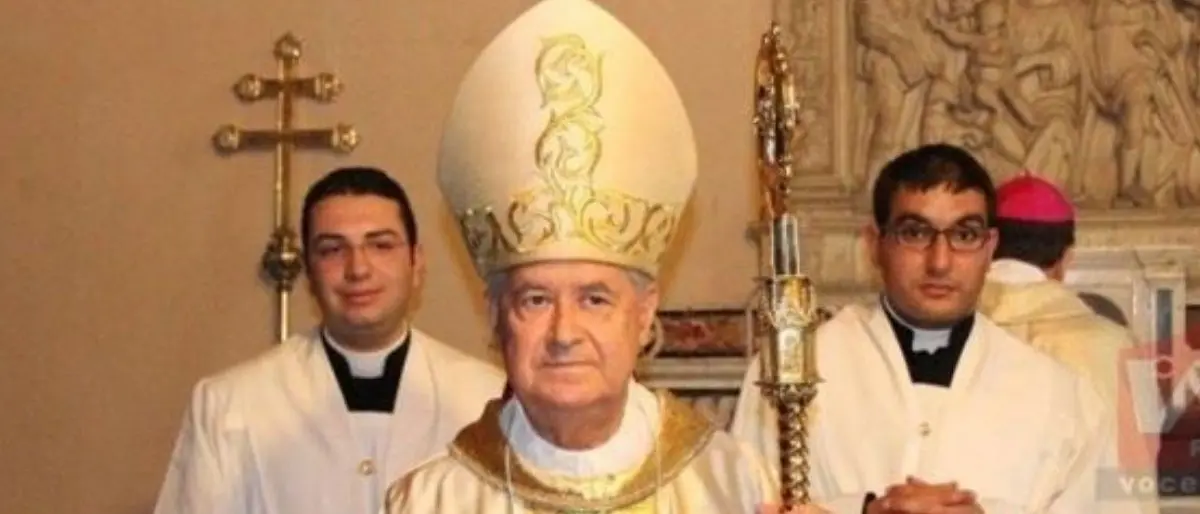 Il generale di Dio: il libro che ripercorre la vita di monsignor Marra, il prete calabrese servitore di sei Papi