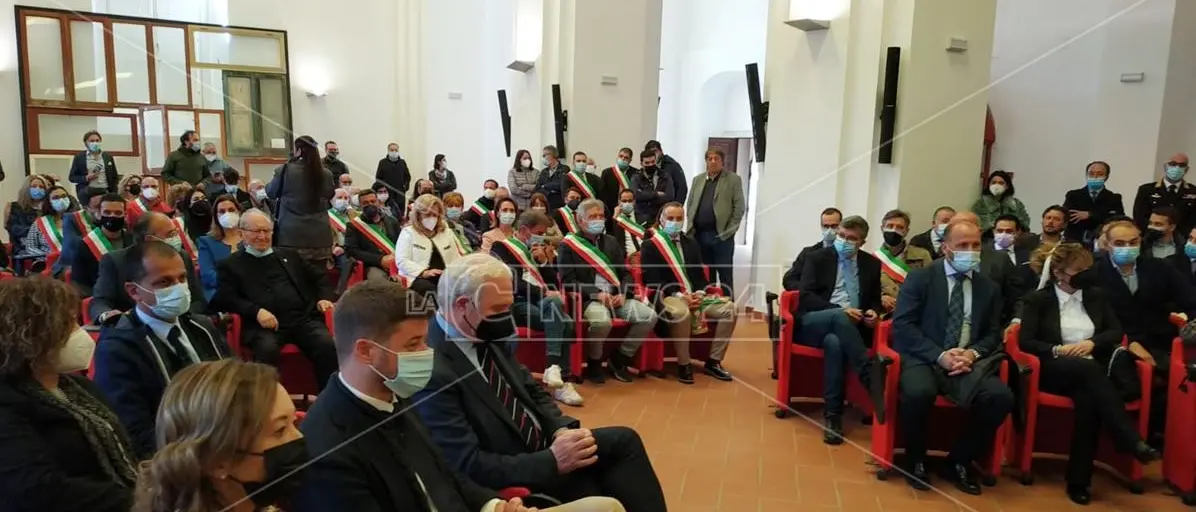 A Vibo un Consiglio comunale aperto dopo la sparatoria: «Gesto vile, ferma condanna» - LIVE