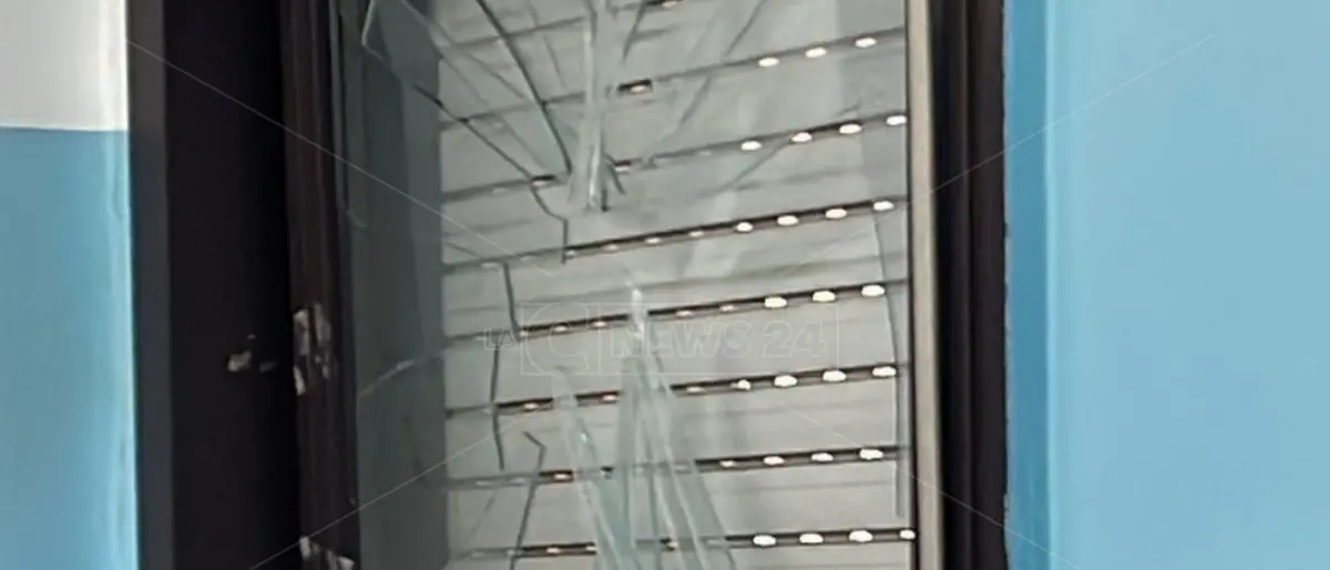 Corigliano Rossano, detenuto con problemi psichici mette a soqquadro il pronto soccorso